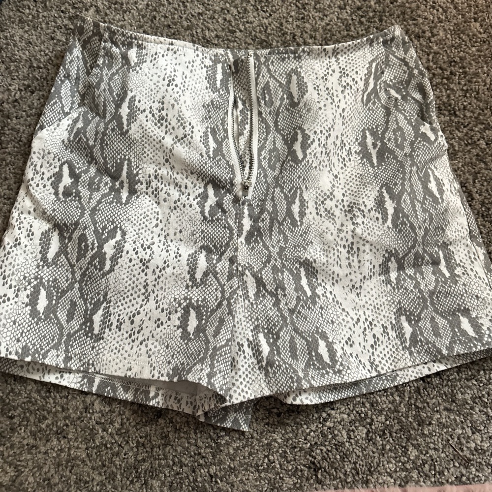Gray Snake Print Women's Skort